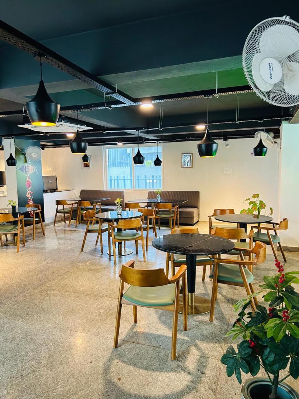 היידראבד Wild Wings Premium Hotel מראה חיצוני תמונה