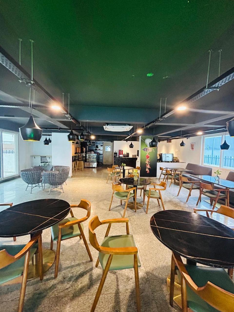 היידראבד Wild Wings Premium Hotel מראה חיצוני תמונה