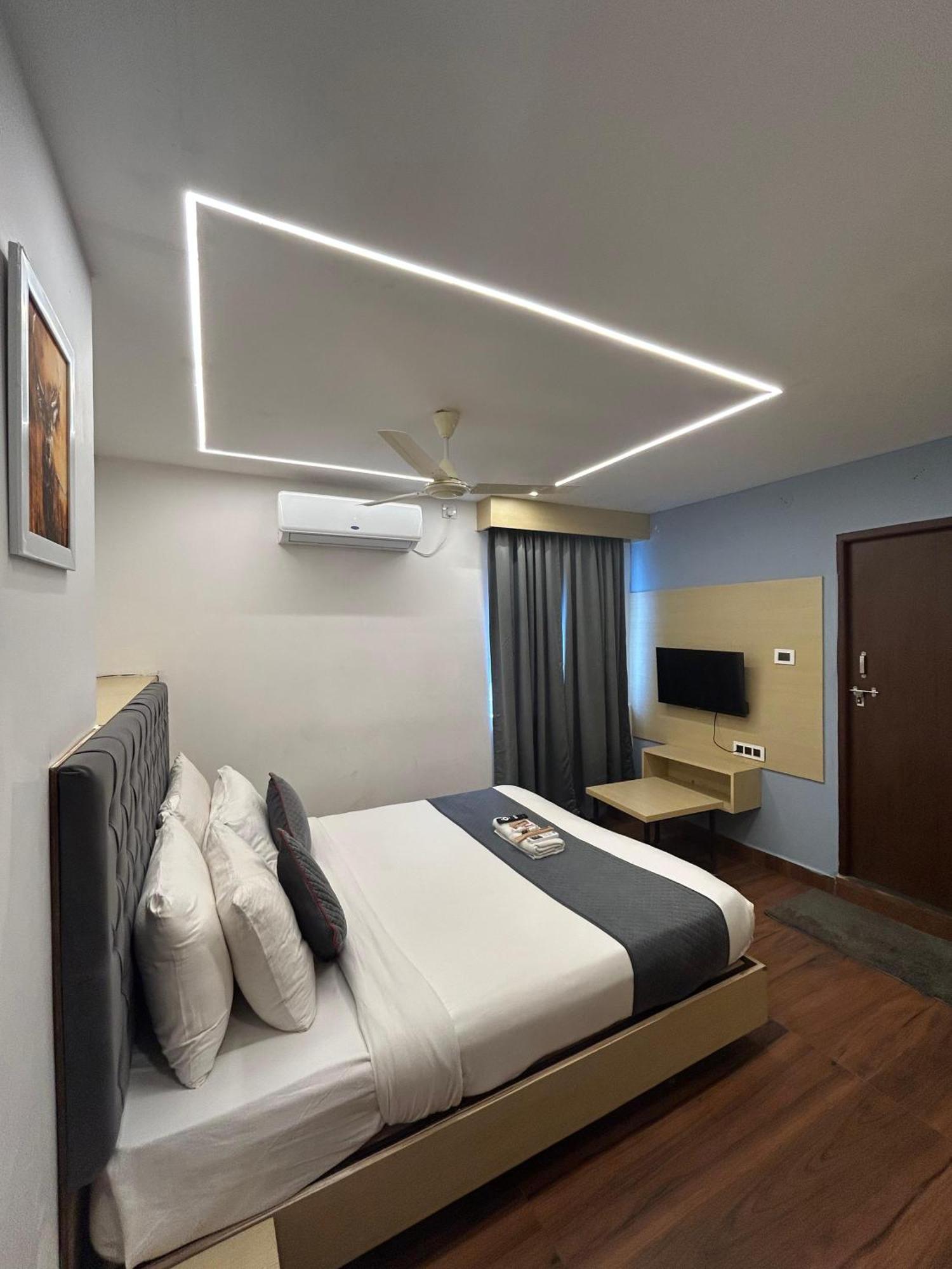 היידראבד Wild Wings Premium Hotel מראה חיצוני תמונה
