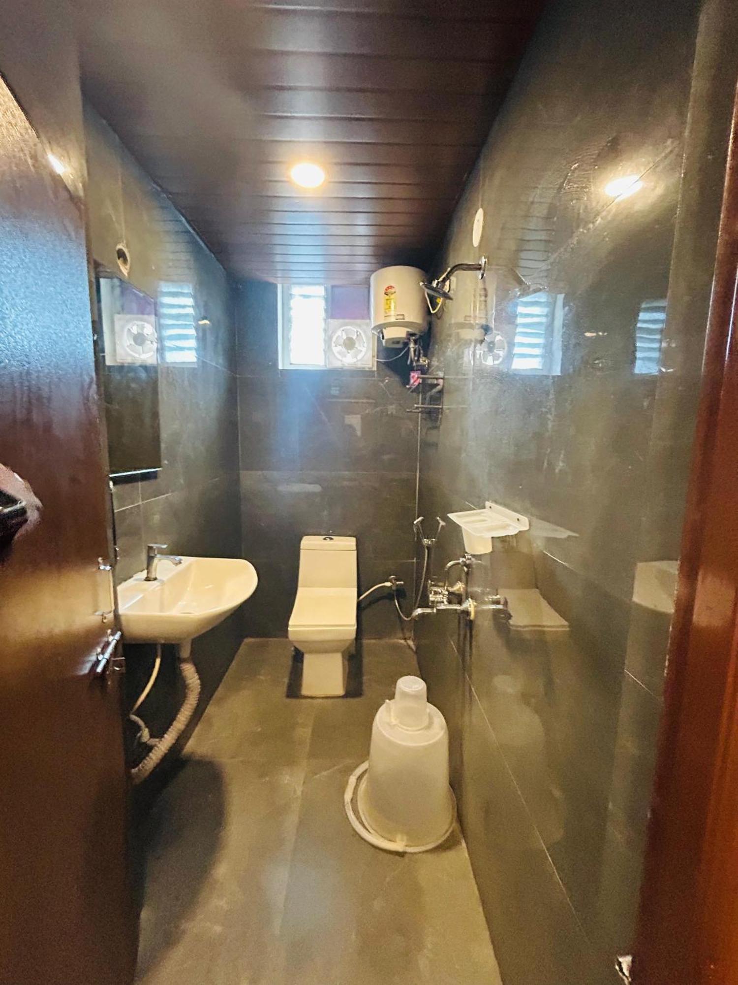 היידראבד Wild Wings Premium Hotel מראה חיצוני תמונה