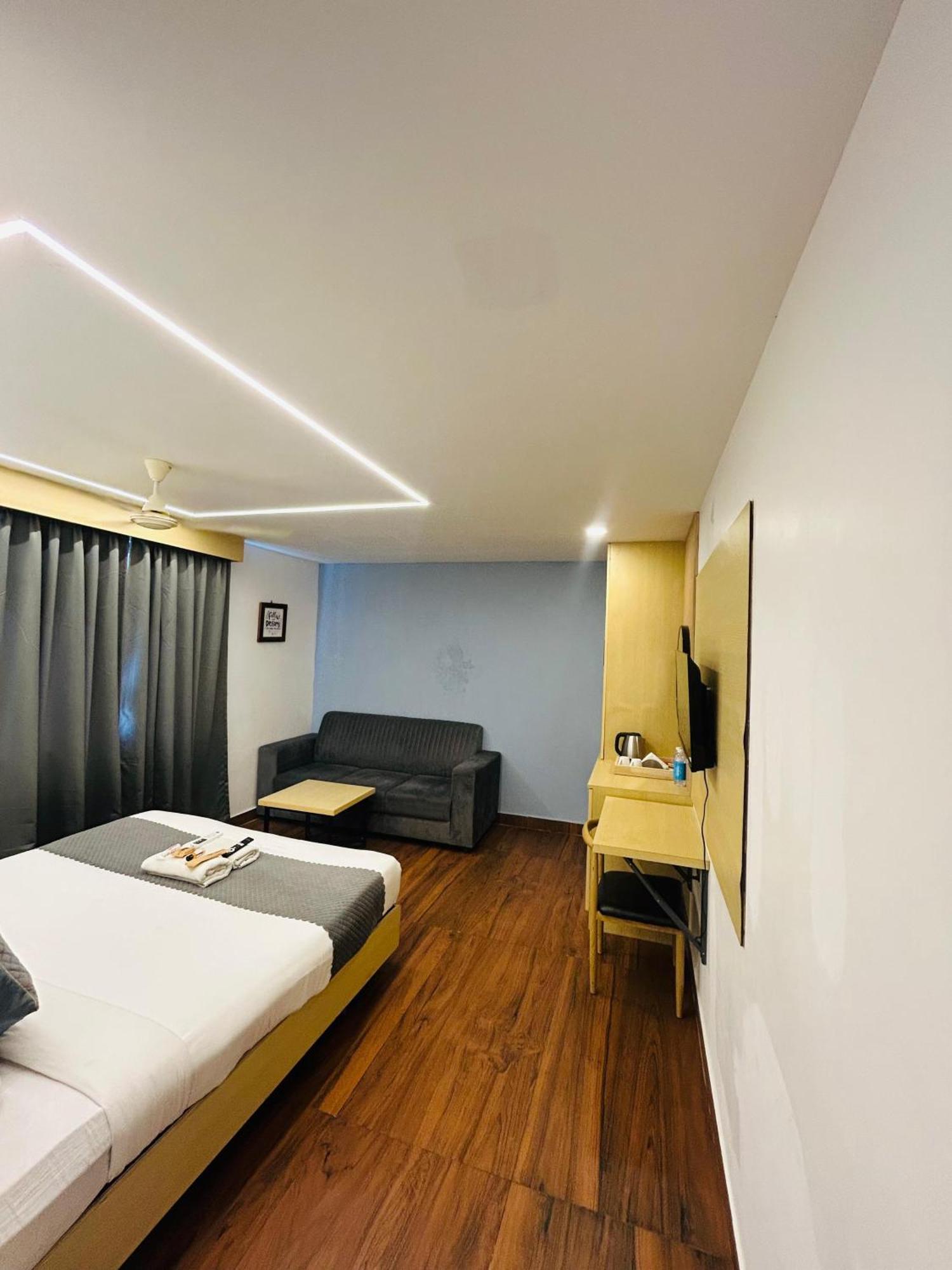 היידראבד Wild Wings Premium Hotel מראה חיצוני תמונה