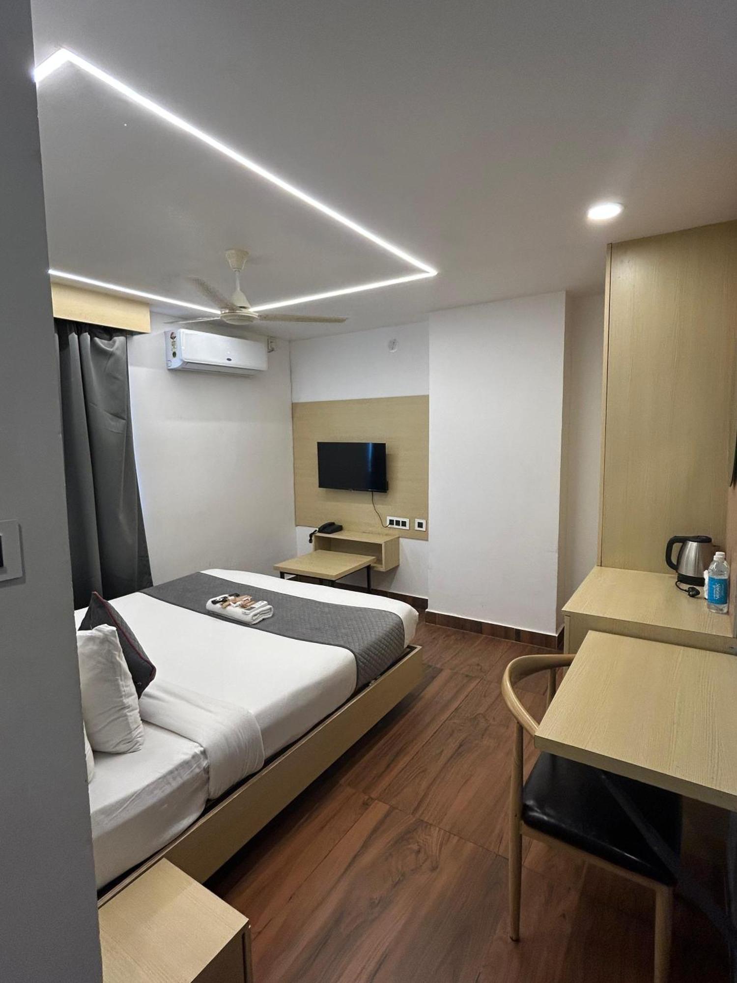 היידראבד Wild Wings Premium Hotel מראה חיצוני תמונה