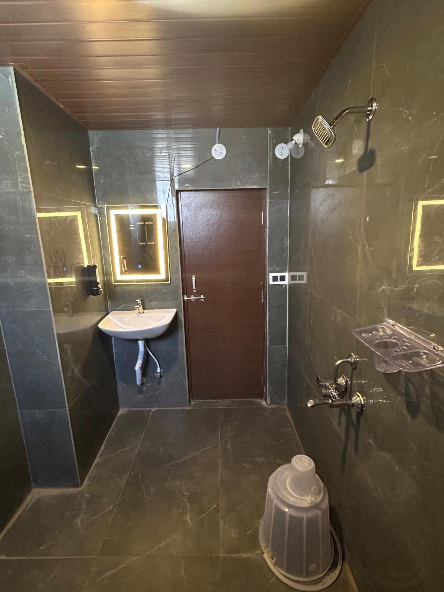 היידראבד Wild Wings Premium Hotel מראה חיצוני תמונה