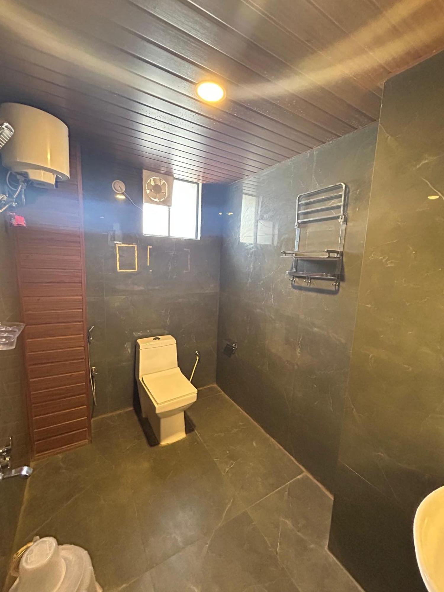 היידראבד Wild Wings Premium Hotel מראה חיצוני תמונה